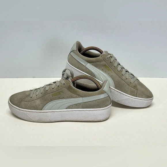 PUMA Light gray suede low top sneakers size  7. - Picture 1 of 8